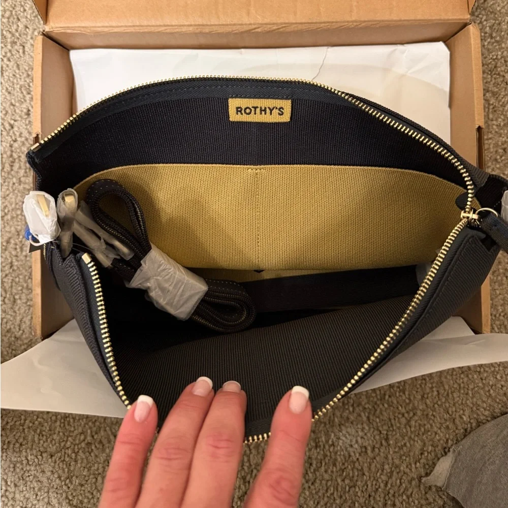 Rothy's daily crossbody bag - Picture 2 of 4